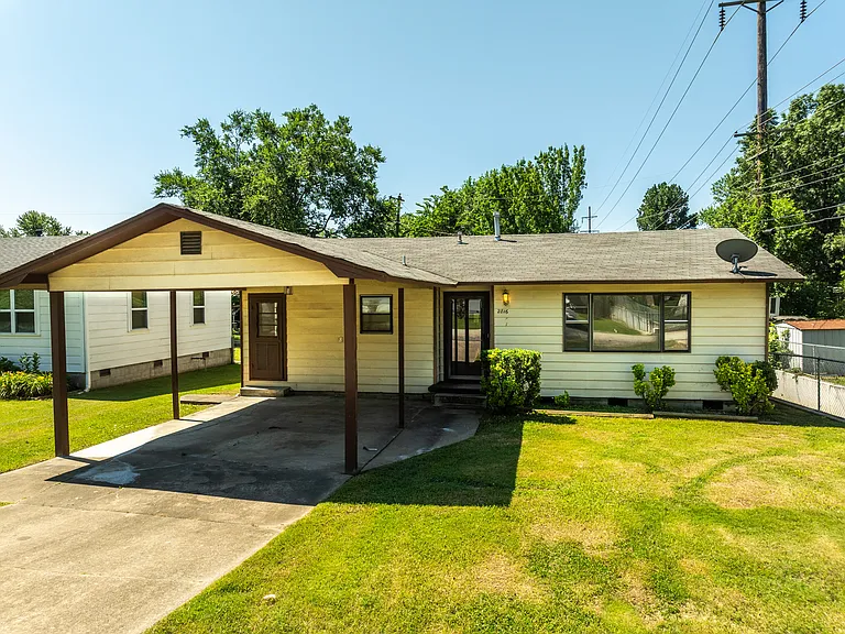 2816 Memphis St — Photo 1
