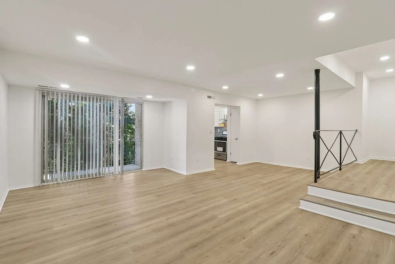 Barclay Square Apartments — Photo 4