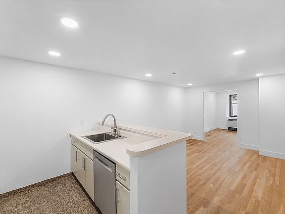 5th image of 207 E 37th St APT Bc