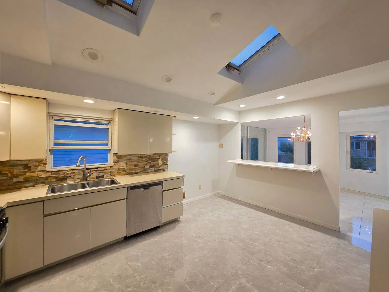 3 bed, 1400 sqft, $3,300 — Photo 4