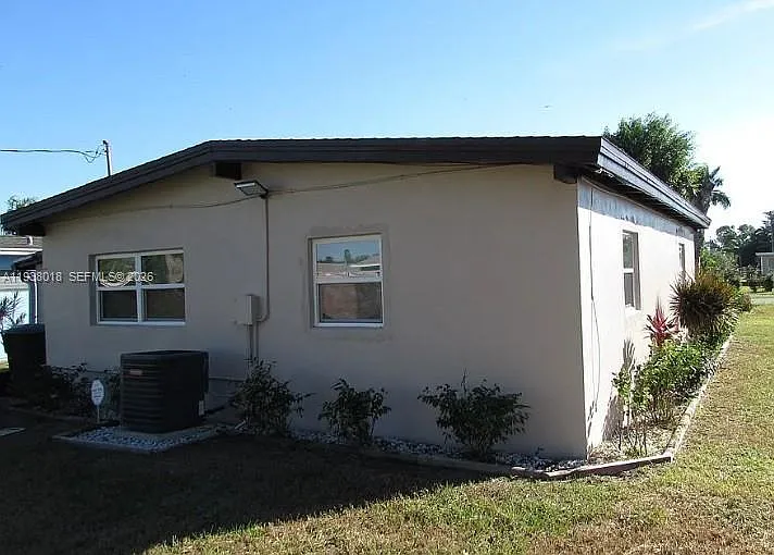 2 bed, 1.0 bath, 806 sqft, $1,700 — Photo 2