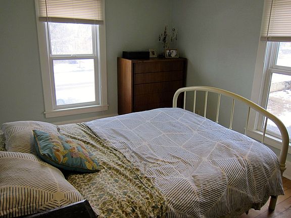 3rd image of 521 Smith St #1/2
