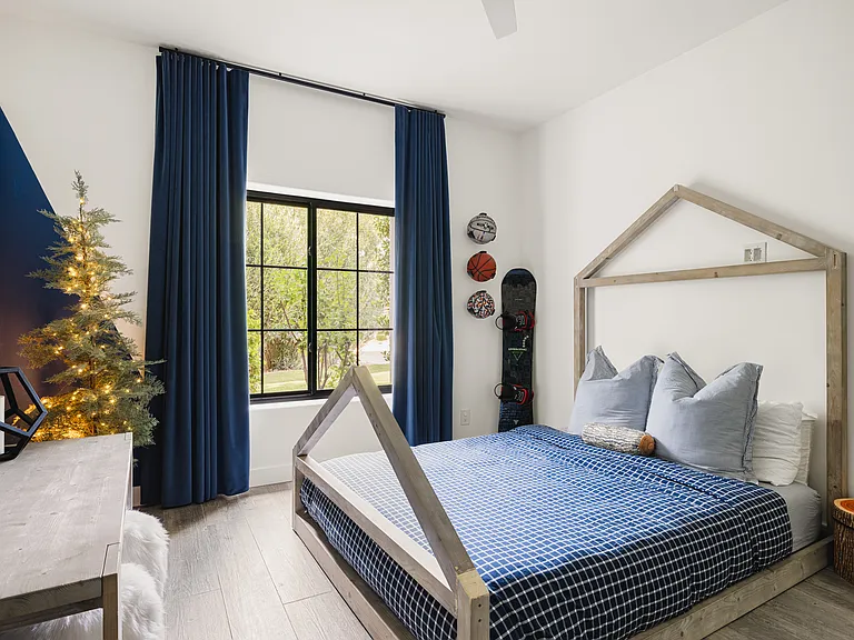 10011 E Windrose Dr — Photo 15