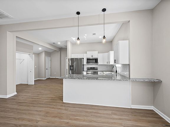 3rd image of 110 Hunter St