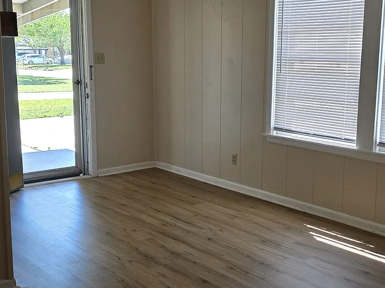 2117 Grand Ave — Photo 11
