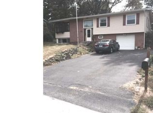 435 Longfellow Dr, Lancaster, PA