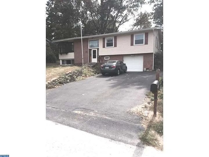 435 Longfellow Dr photo 1