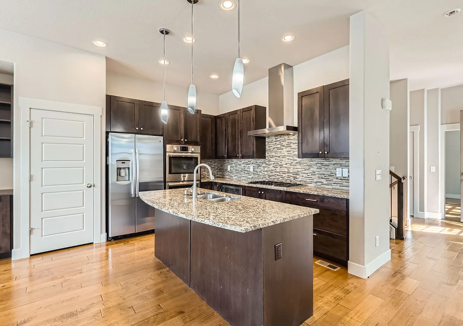 Beautiful- Open Concept - Updated - Main floor Primary BR - EV Plug in Garage- Solar Panels- Grea... — Photo 3