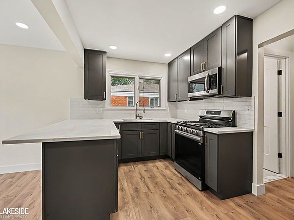 4th image of 2837 Sherbourne Dr