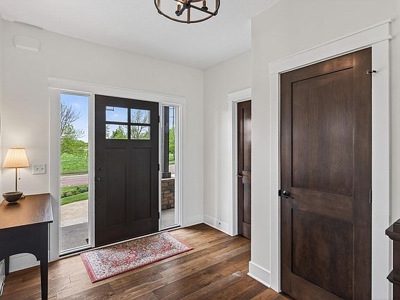 5th image of 214 Cedar Lake Ct