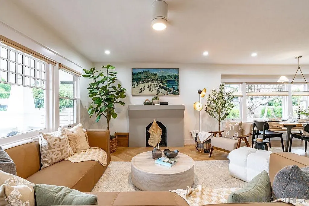 4 bed, 2.5 bath, 1900 sqft, $14,900 — Photo 1