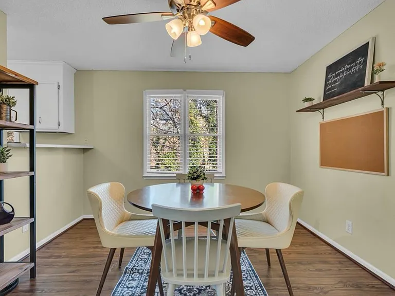 16 Laurel Dr — Photo 3