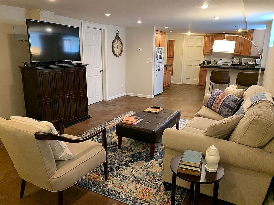 These photos are from renters 2 years ago and was easier to show with existing photos than get new photos from the current renters.