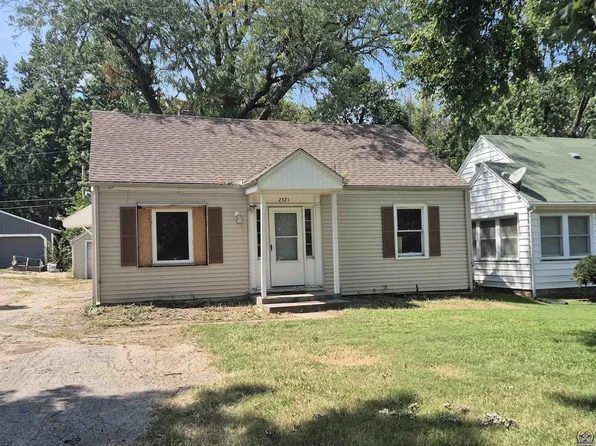 2321 SE Maryland Ave, Topeka, KS 66605