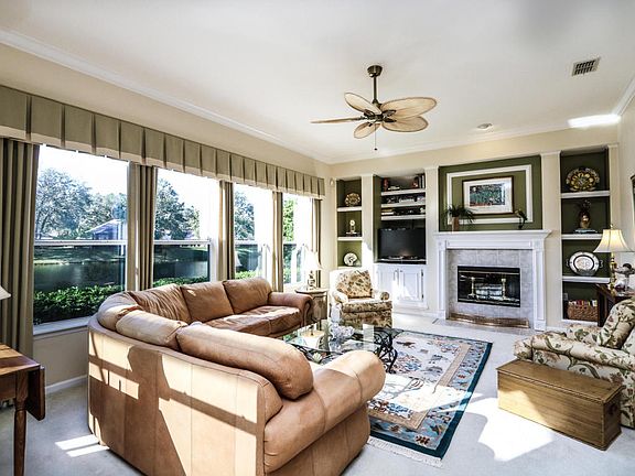 5th image of 583 Oakmont Dr