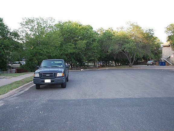 3rd image of 5402 Rose Hill Cir
