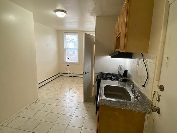 3rd image of 926 W Side Ave APT 1