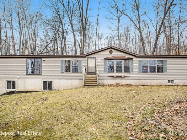 8170 S Enzian Rd, Delton, MI 49046