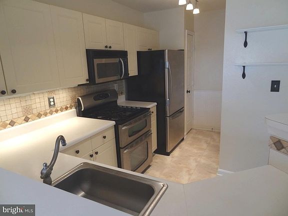 3rd image of 12745 Fair Briar Ln