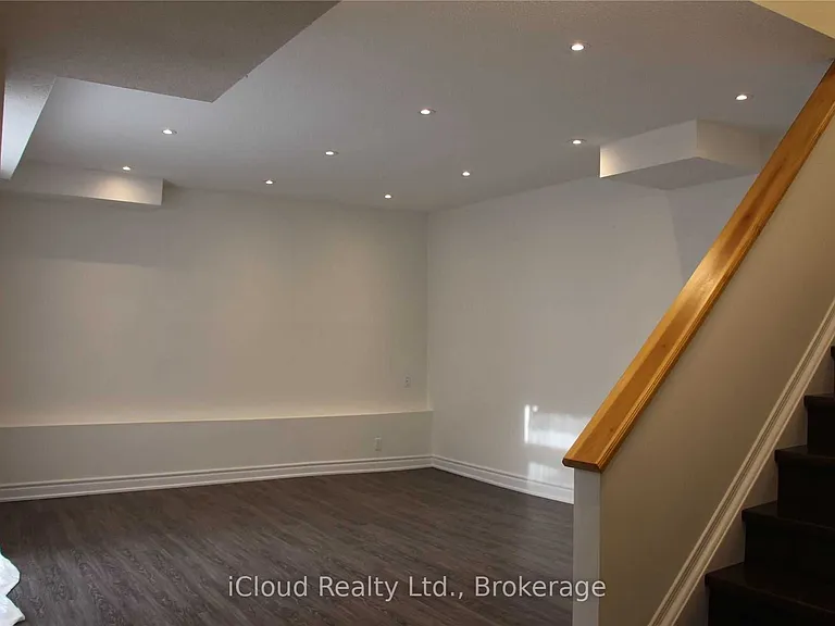 1449 Ithaca Ct — Photo 3