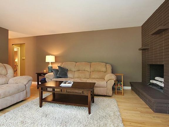 3rd image of 324 Lenora Ave NW