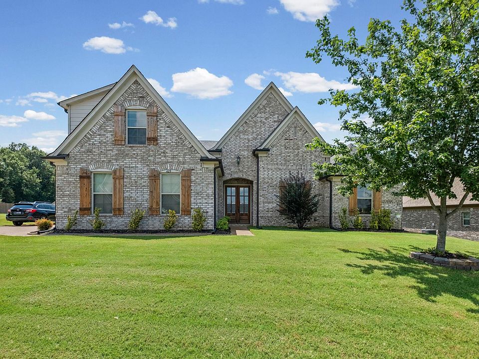 1st image of 425 Oakridge Dr
