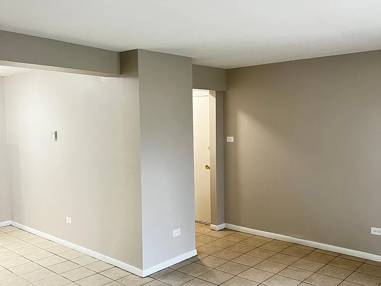 11055 S Nagle Ave #3 — Photo 2
