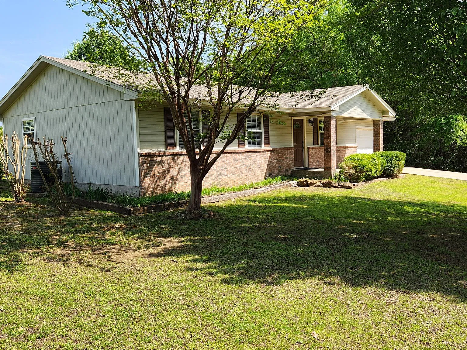 3 bed, 1204 sqft, $1,200 — Photo 2