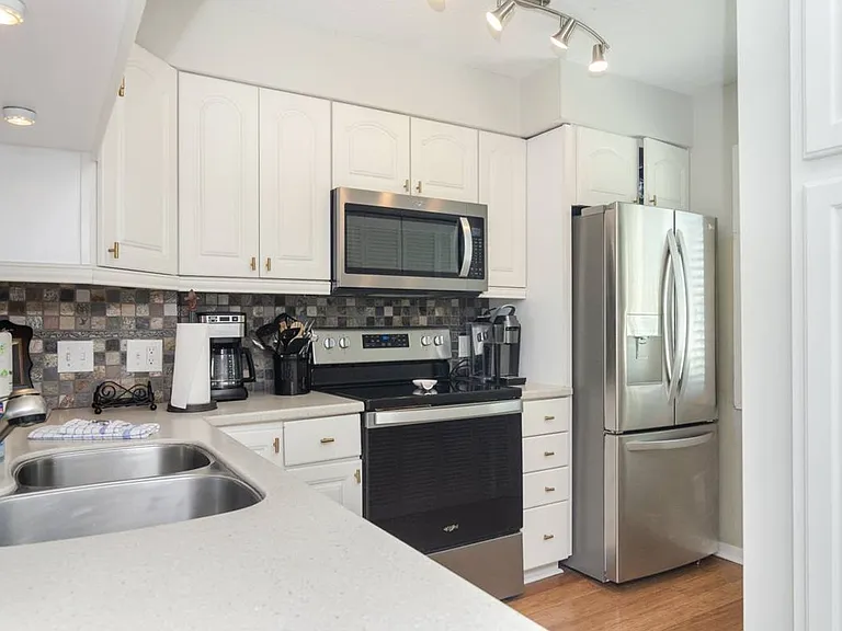 403 Dolphin Ct — Photo 16