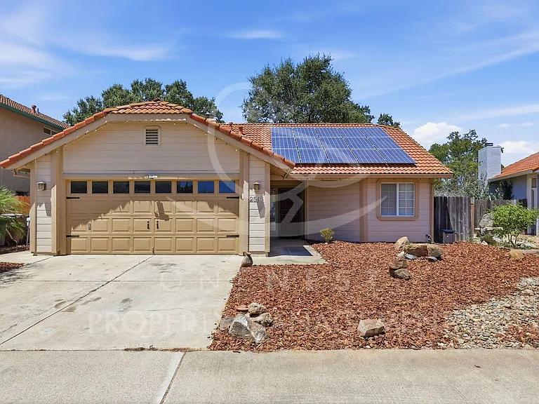 2545 Muirfield Dr — Photo 1