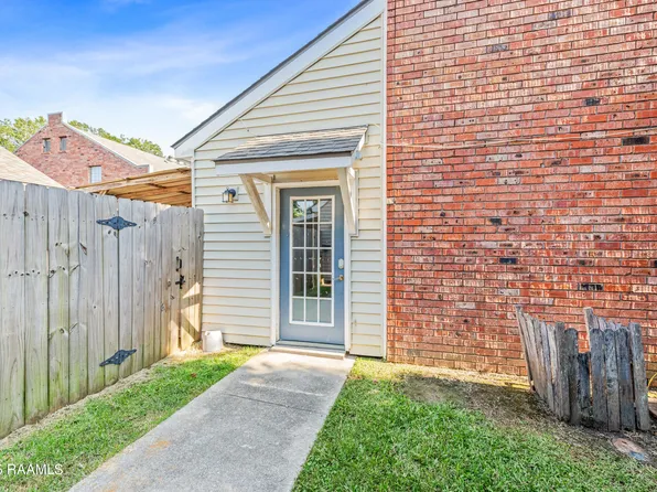 210 Yvonne St APT D, Broussard, LA 70518