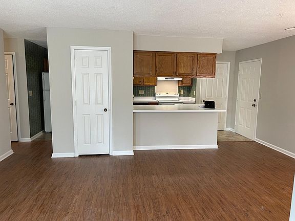 4th image of 6205 Rosecroft Dr #C