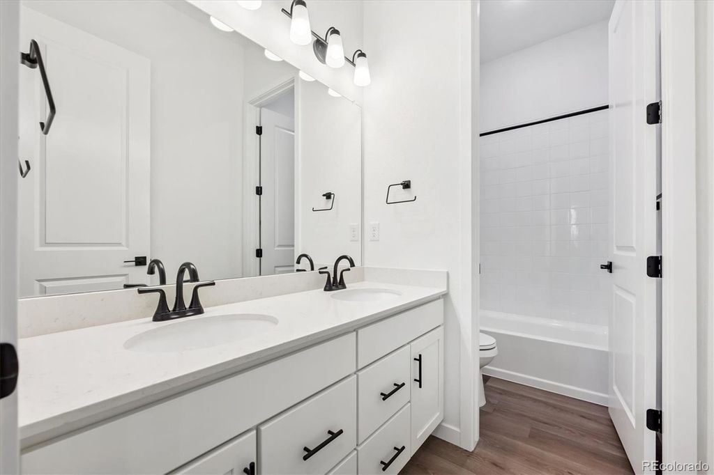 3813 Emerald Shore Circle