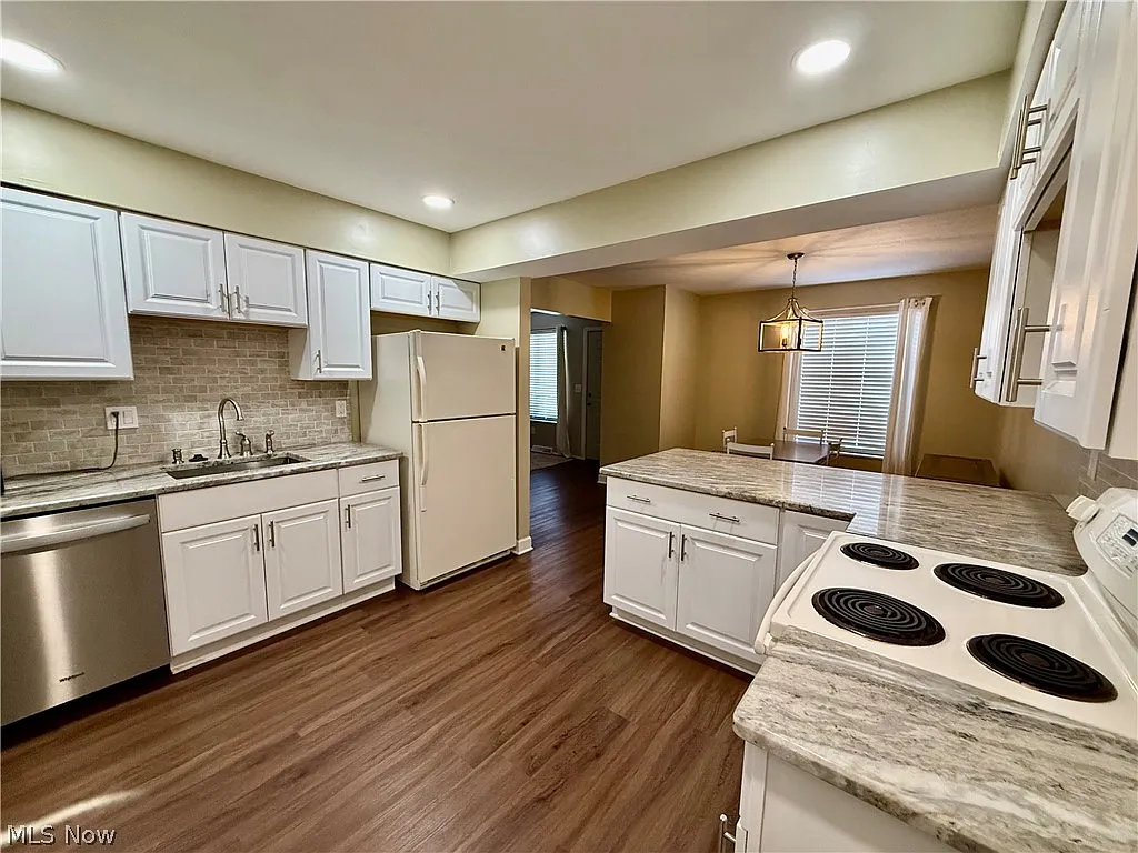 3 bed, 2.5 bath, 2088 sqft, $2,000 — Photo 3