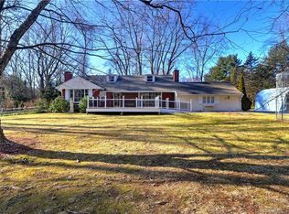 20 Milhaven Rd, Woodbridge, CT 06525