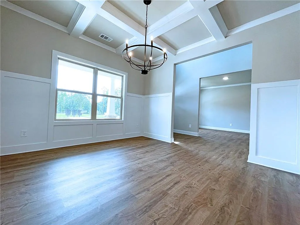 5 bed, 4.0 bath, 3200 sqft, $3,300 — Photo 3