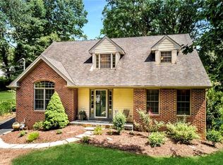 31 Brucewood Dr, Mt Lebanon, PA 15228