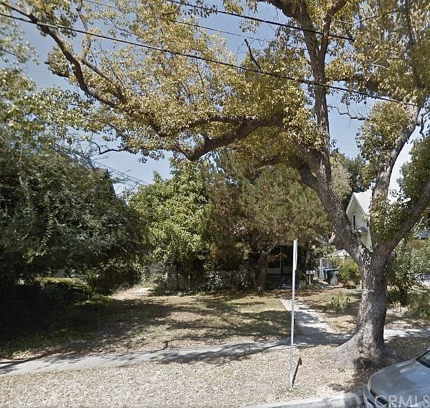 1st image of 415 N Mentor Ave