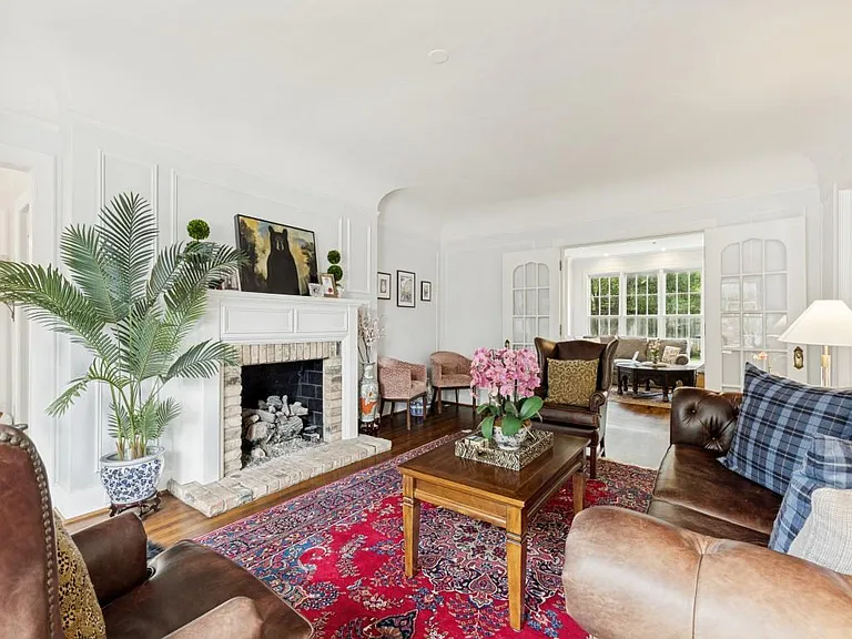 4352 Livingston Ave — Photo 2