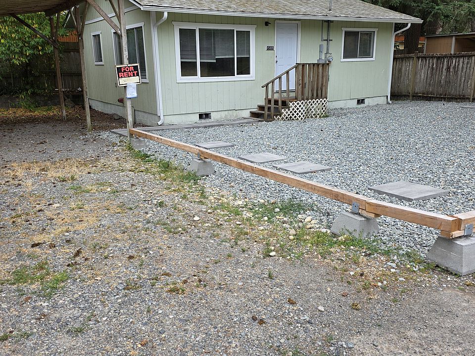 15335 Two bedroom house. Low maintenance front yard!