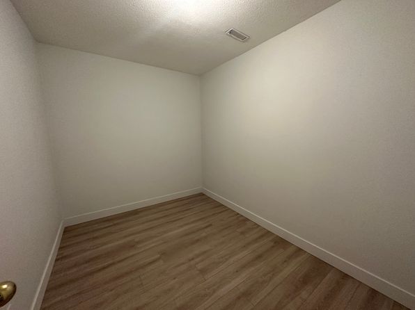 2 bedroom rental in Abbotsford — photo 6