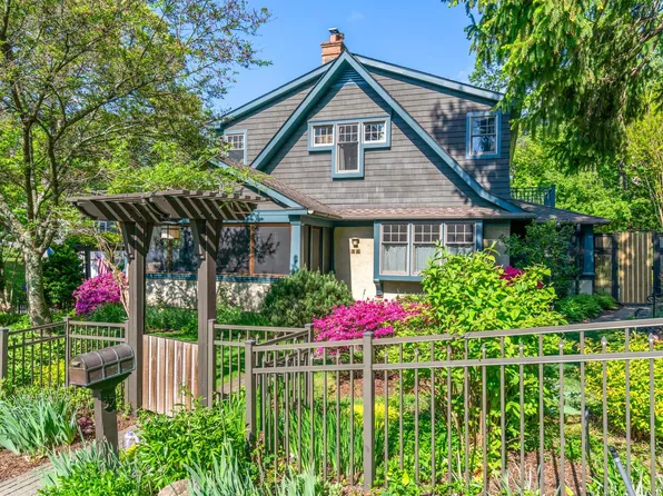 35 Glades Way, Huntington, NY 11743