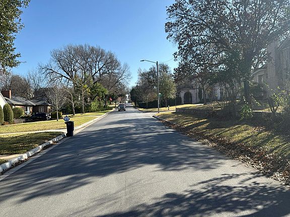 5th image of 3532 Park Hill Dr