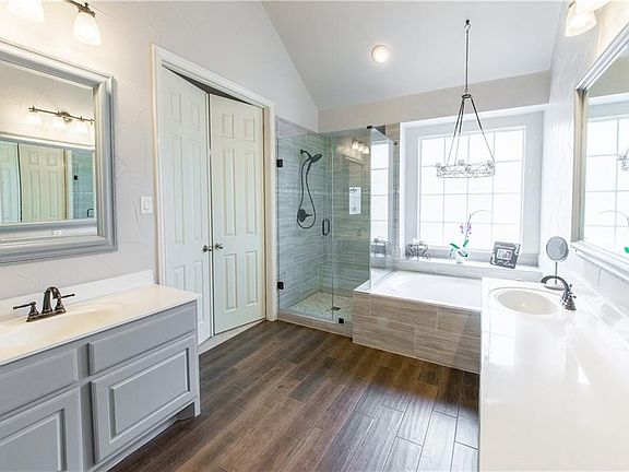 2nd image of 2604 Longbow Dr