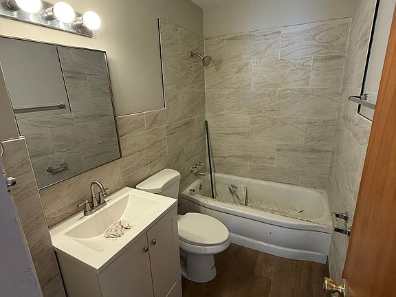 3rd image of 4509 W 170th St