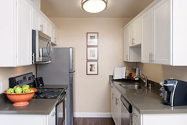 Del Prado Apartment Homes — Photo 4
