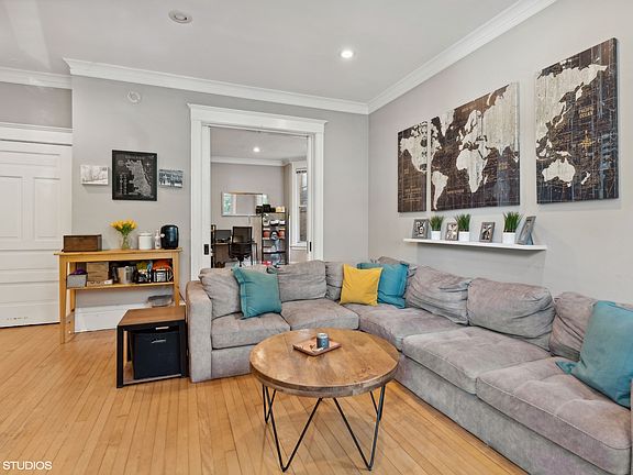 4th image of 3337 N Kenmore Ave #1