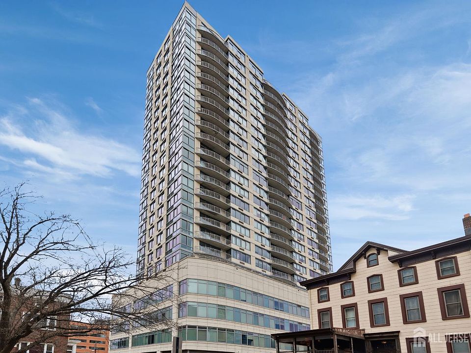 1st image of 1 Spring St Unit 1902