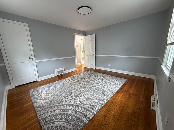 4th image of 47 Willard St