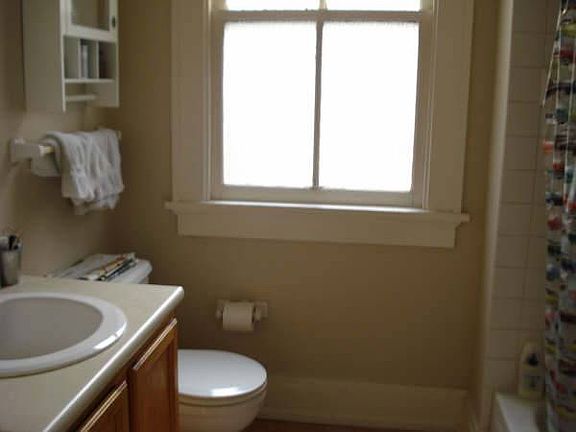 2nd image of 442 E 5th St APT 6